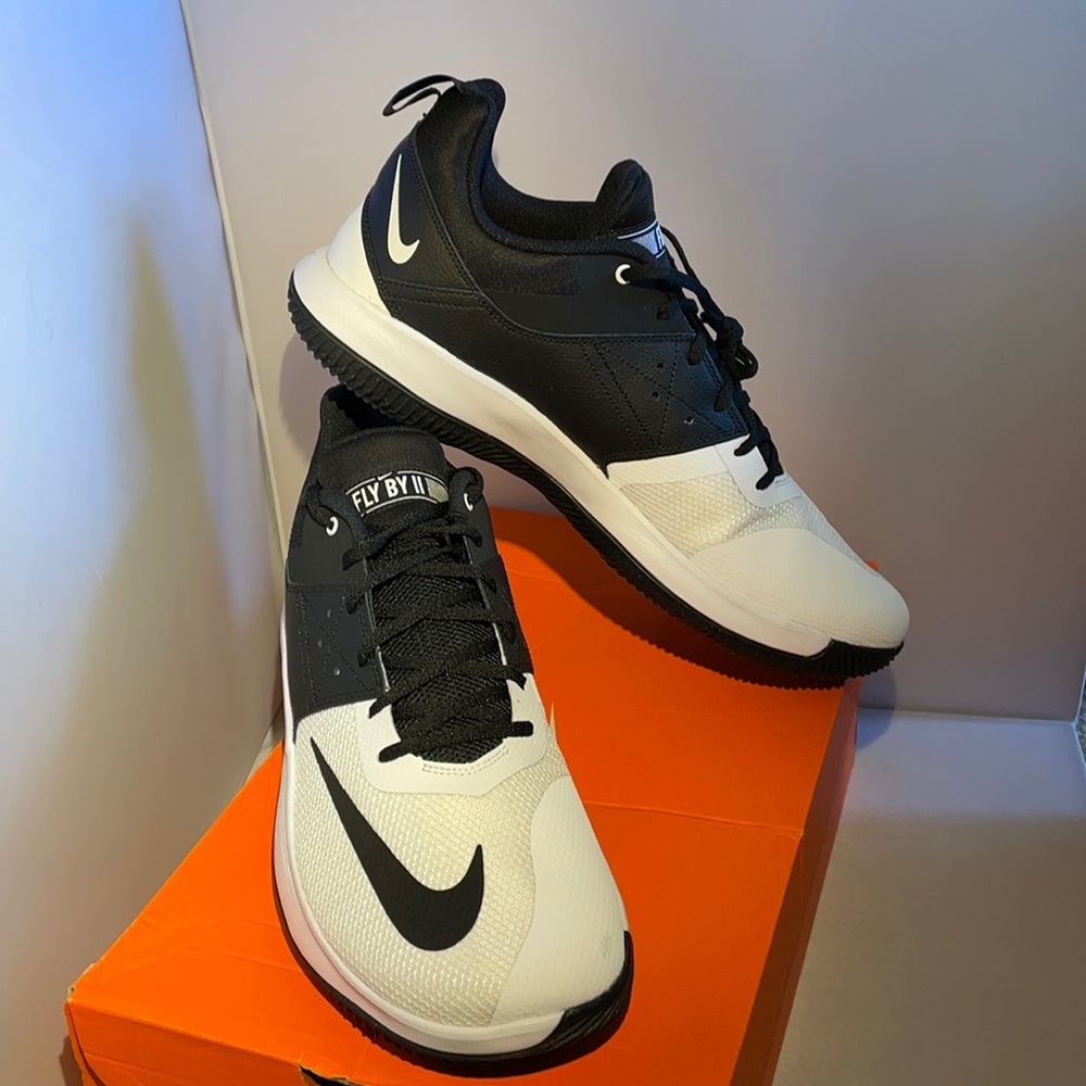 Nike Fly by Low II white and Black Sneakers